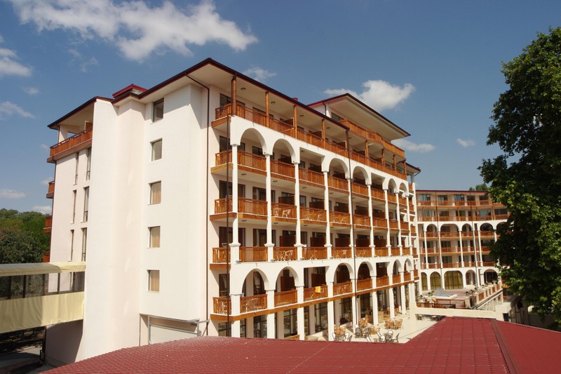 Estreya Residence